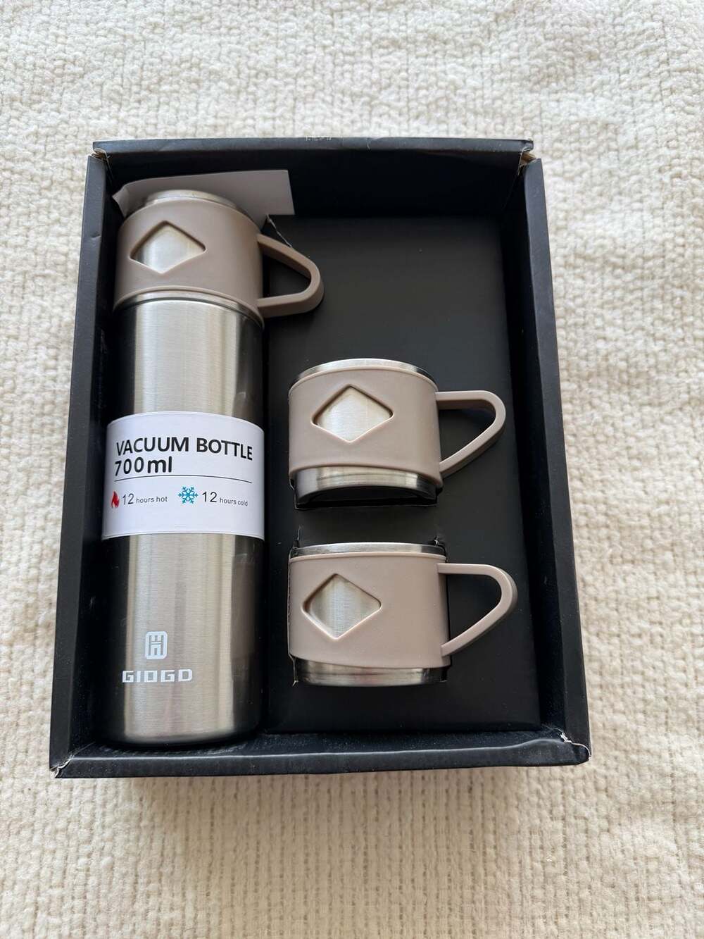GIOGD 700ml Vacuum Flask Set with Two Cups, Brown